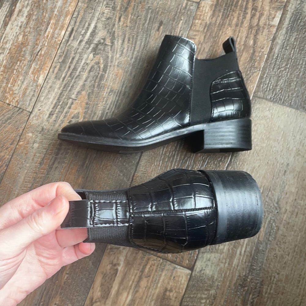 Black leather boots small heel